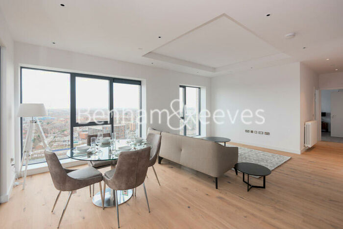 2 Bedroom Apartment To Rent In Botanic Square, London, E14