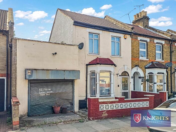 3 Bedroom End Of Terrace House For Sale In Balham Road, London, N9