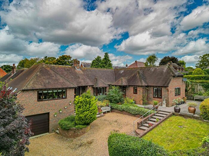 4 Bedroom Detached House For Sale In Rectory Lane, Meonstoke, SO32