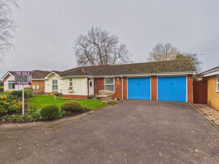 3 Bedroom Detached Bungalow For Sale In Oaktree Way, Bridgwater, TA5