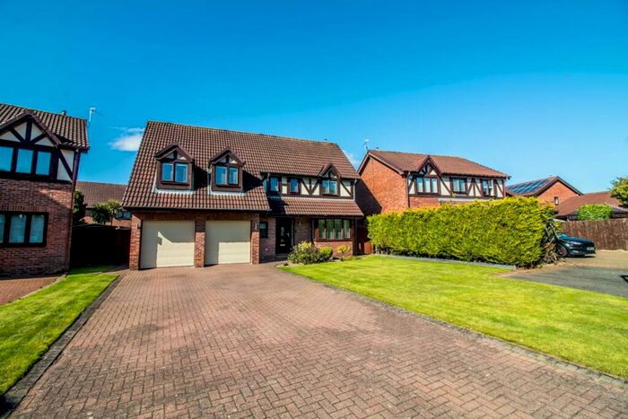 4 Bedroom Detached House For Sale In Lydcott, Teal Farm, Washington, NE38