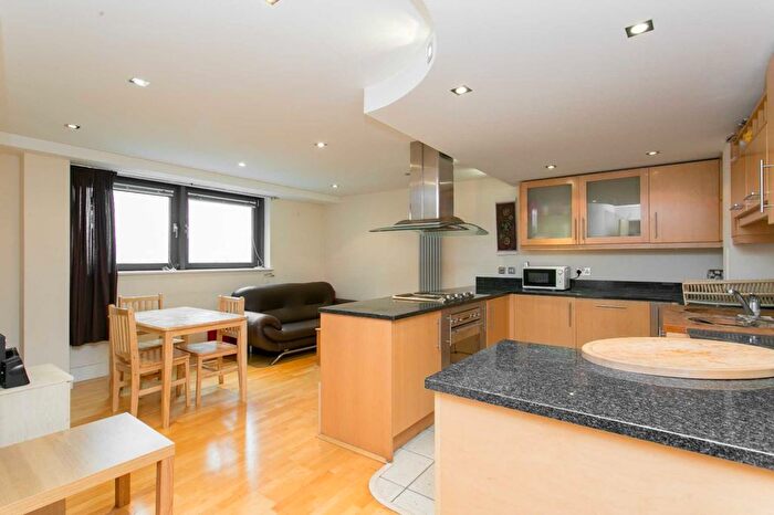 2 Bedroom Flat To Rent In Millharbour, London, E14