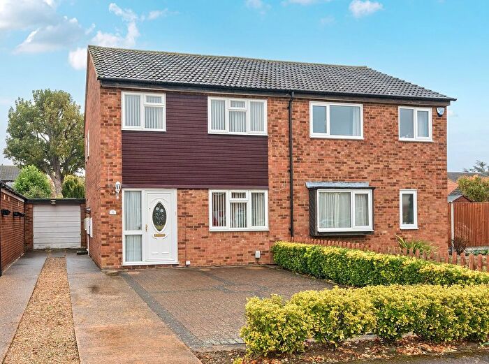 3 Bedroom Semi Detached House For Sale In The Mixies, Stotfold, Hitchin, SG5