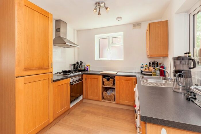 3 Bedroom Semi-Detached House To Rent In Sycamore Road, Botley, Oxford, OX2