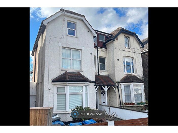 1 Bedroom Flat To Rent In Queens Road, London, SW19