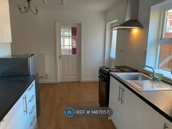 1 Bedroom Flat To Rent In Quarry Road, Godalming, GU7