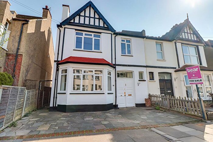 4 Bedroom Semi Detached House For Sale In Cotswold Road, Westcliff-on-Sea, SS0
