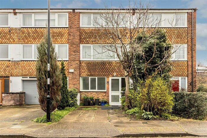 1 Bedroom Flat To Rent In Carston Close, London, SE12