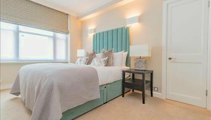 3 Bedroom Flat To Rent In Hill St, London, W1J