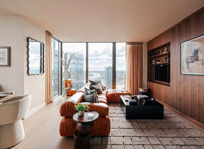 2 Bedroom Flat For Sale In South Quay Plaza, Canary Wharf, E14