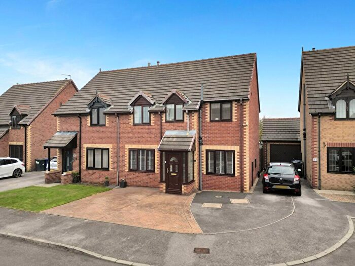 4 Bedroom Semi-Detached House For Sale In Far Field Close, Edenthorpe, DN3