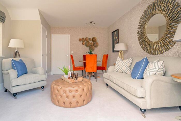 1 Bedroom Apartment For Sale In The Cloisters High Street, Buckinghamshire, HP16