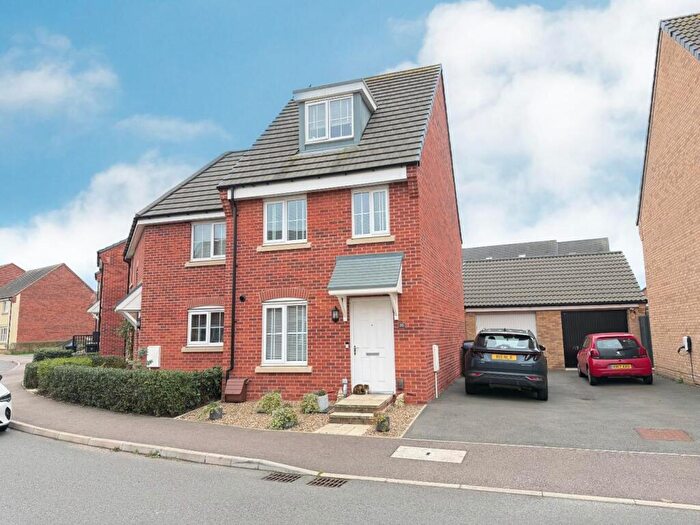 3 Bedroom Semi Detached House For Sale In Mayfly Road, Northampton, NN4