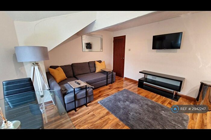 2 Bedroom Flat To Rent In Polygon Road, Manchester, M8