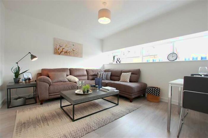 1 Bedroom Flat To Rent In Hampton Court, High Street, Cradley Heath, B64