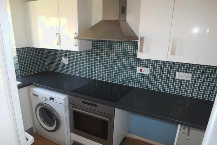 1 Bedroom Flat To Rent In Courtlands Close, Watford, WD24