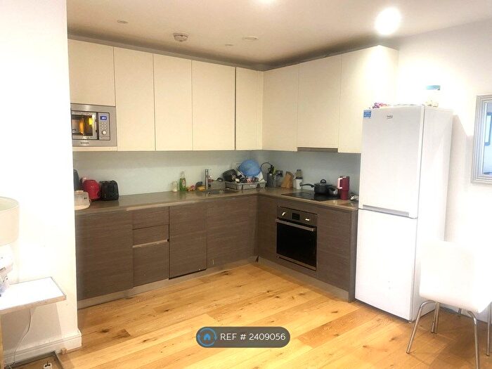 1 Bedroom Flat To Rent In Central House, Hounslow, TW3