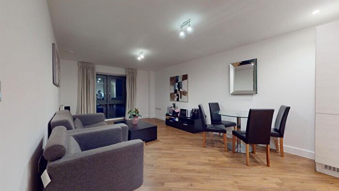 1 Bedroom Flat To Rent In Bronnley Court, Uxbridge Road Acton, W3