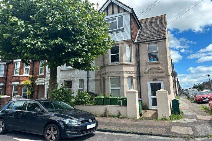 2 Bedroom Flat To Rent In Quested Road, Folkestone, CT19
