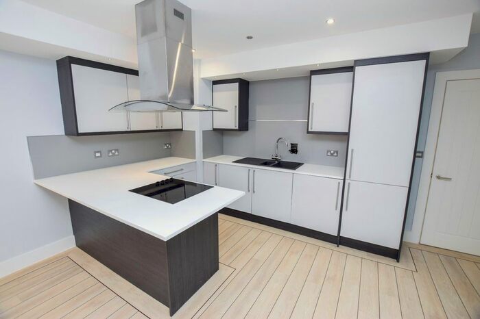 2 Bedroom Flat To Rent In St Anns Square, City Centre, Manchester, M2