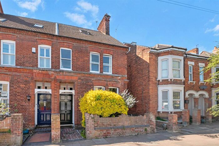 4 Bedroom Semi Detached House For Sale In Goldington Avenue, Bedford, MK40