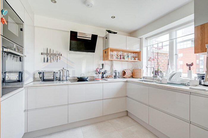 2 Bedroom Apartment To Rent In Ingram Rd, East Finchley, London, N2