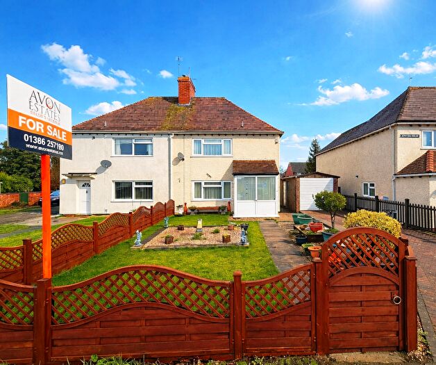 3 Bedroom Semi Detached House For Sale In Station Road, Bretforton, WR11