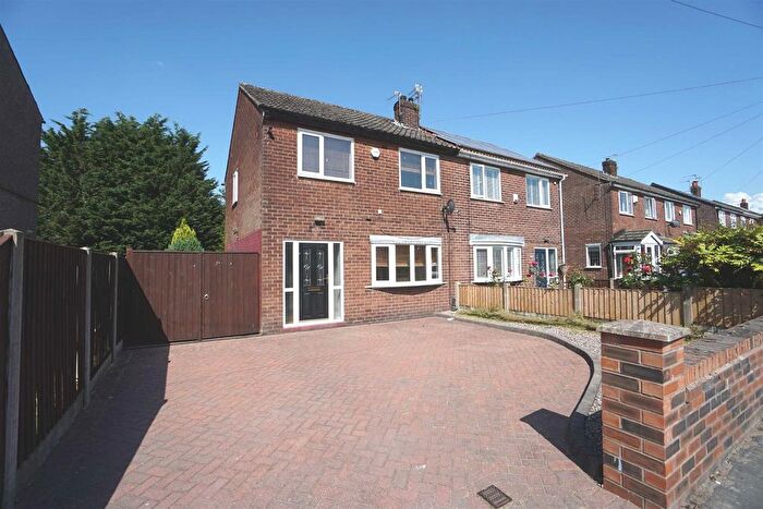 3 Bedroom Semi-Detached House To Rent In Cale Lane, Aspull, Wigan, WN2