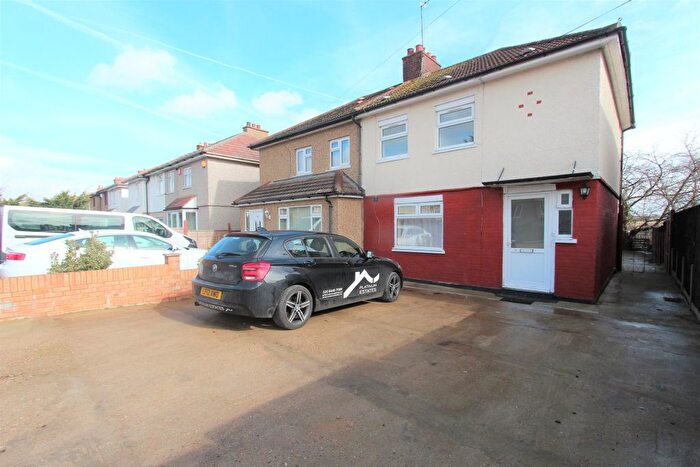3 Bedroom Semi-Detached House To Rent In Duke Road, Ilford, IG6
