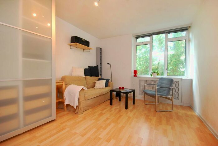 1 Bedroom Flat To Rent In Churchill Gardens, Pimlico, London, SW1V