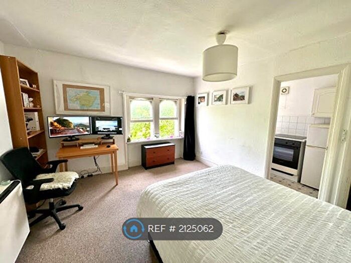 Studio To Rent In Hammersmith Grove, London, W6