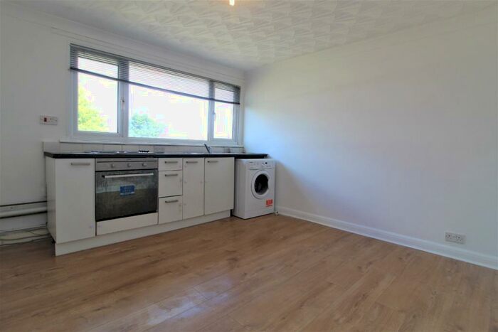 2 Bedroom Maisonette To Rent In Torridge Walk, Hemel Hempstead, Hertfordshire, HP2