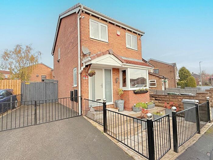 3 Bedroom Detached House For Sale In Loweswater Avenue, Woodside, Bradford, BD6