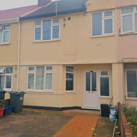 4 Bedroom Terraced House To Rent In Wilton Road, Hounslow, TW4