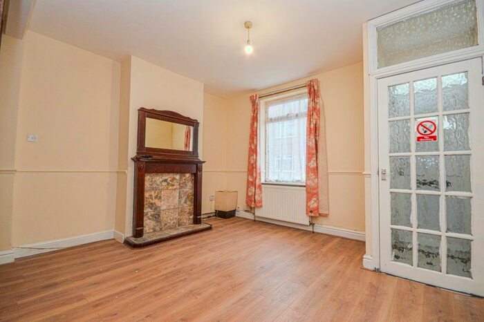 3 Bedroom Property To Rent In Gooch Street, Swindon, SN1