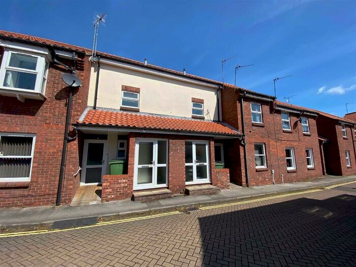 1 Bedroom Flat To Rent In Grovehill, Hessle, HU13