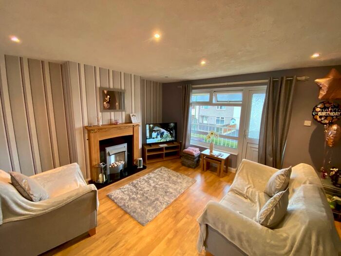 1 Bedroom Apartment To Rent In Dell Way, Clifton, NG11