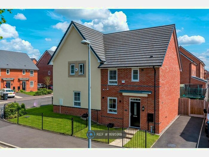 3 Bedroom Semi-Detached House To Rent In Hawthorn Avenue, Worsley, Manchester, M28