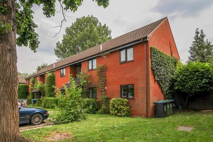 1 Bedroom Maisonette To Rent In Tweed Close, Berkhamsted, HP4