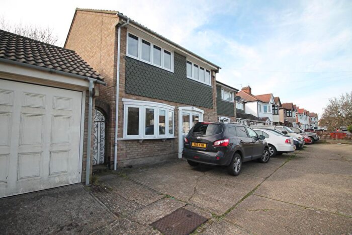4 Bedroom Semi-Detached House To Rent In Slewins Lane, Hornchurch, RM11