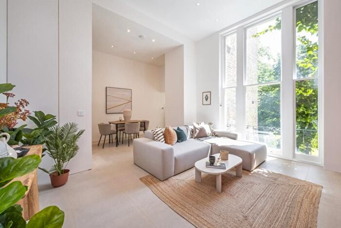 2 Bedroom Flat To Rent In Clifton Gardens, Little Venice, London, W9