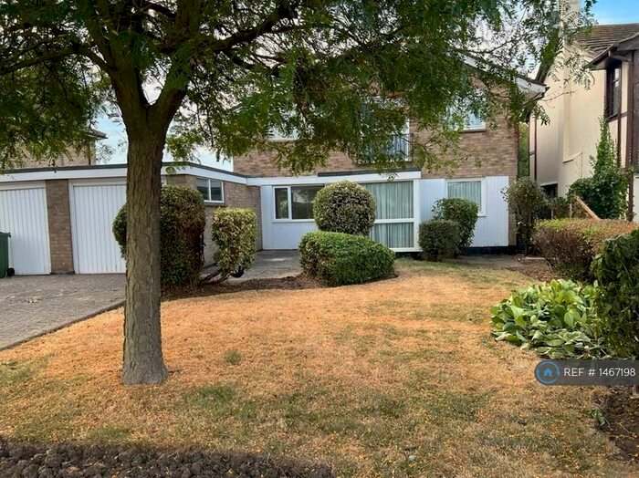 4 Bedroom Detached House To Rent In Wyatts Drive, Southend-On-Sea, SS1