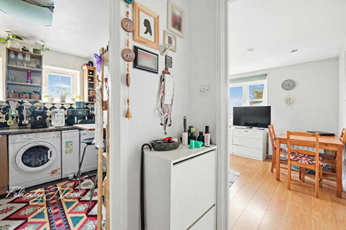 1 Bedroom Flat For Sale In Athol Square, London, E14