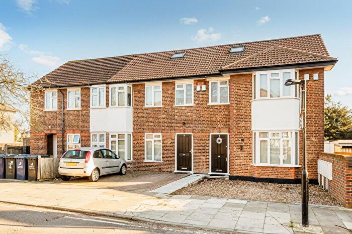 2 Bedroom Flat To Rent In Carlisle Avenue, London, W3