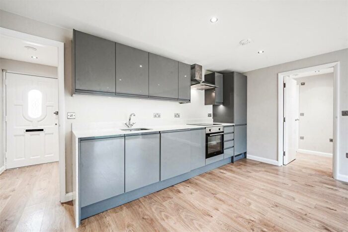 3 Bedroom Maisonette To Rent In Maytree Close, Rainham, RM13