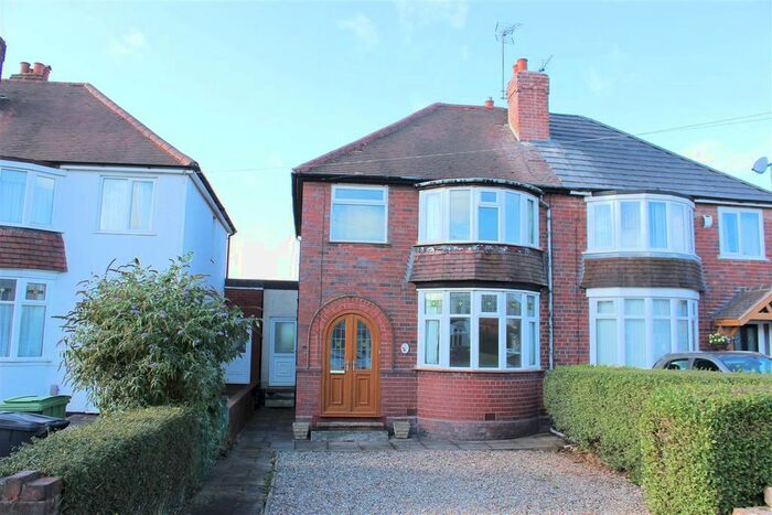 3 Bedroom Semi-Detached House To Rent In Graham Road, Halesowen, B62