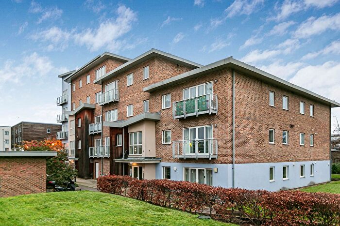 2 Bedroom Flat For Sale In Sundeala Close, Sunbury-On-Thames, Surrey, TW16