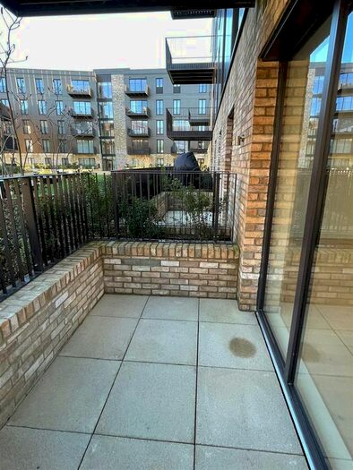 2 Bedroom Flat To Rent In Maurice Browne Avenue, London, NW7