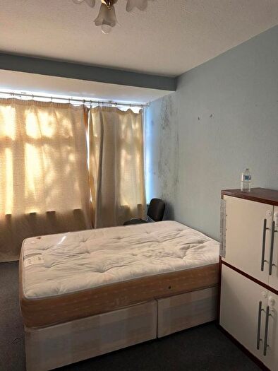 1 Bedroom Barn Conversion To Rent In Bell Lane, London, NW4