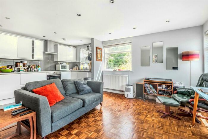 2 Bedroom Apartment To Rent In Westley Close, Winchester, Hampshire, SO22